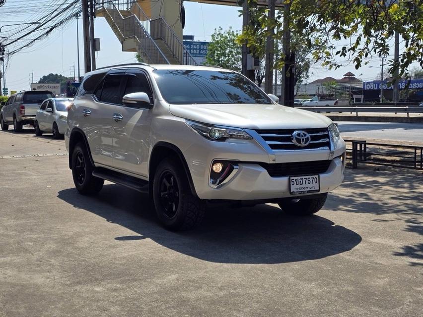 รหัส BAC7570 Toyota Fortuner 2.4 V 2WD ปี 2017 สีขาว