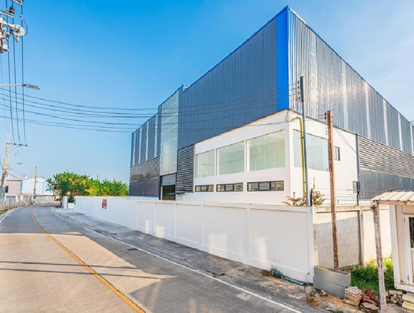 ให้เช่าโกดัง โรงงาน พร้อมสำนักงาน พร้อมห้องพักคนงาน 11 ห้อง / พื้นที่ดิน 2 ไร่ / พื้นที่ใช้สอยรวมกว่า 2,600 ตารางเมตร / ทำเล ถนนชัยพฤกษ์ 2
