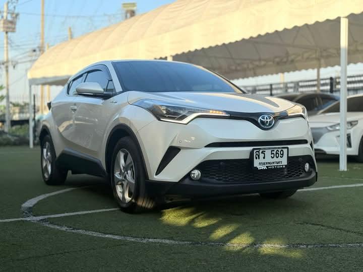 TOYOTA CHR รุ่น Top AT สีขาว 2