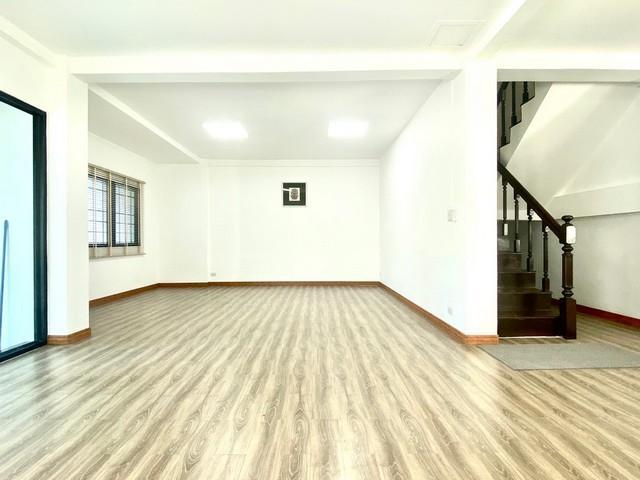 ให้เช่า อาคารพาณิชย์ หลังมุม ซอยศรีนครินทร์ 45 ใกล้รถไฟฟ้าสีเหลืองสถานีสวนหลวง ใกล้ห้างธัญญะปาร์ค ซีคอนแสควร์ พาราไดร์ปาร์ค 6