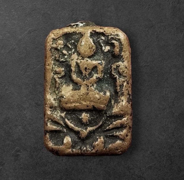 พระหลวงพ่อปานขี่ครุฑปีกแข็ง