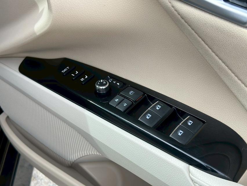 Toyota Camry 2.5HV Premium รุ่นท็อปสุด 7