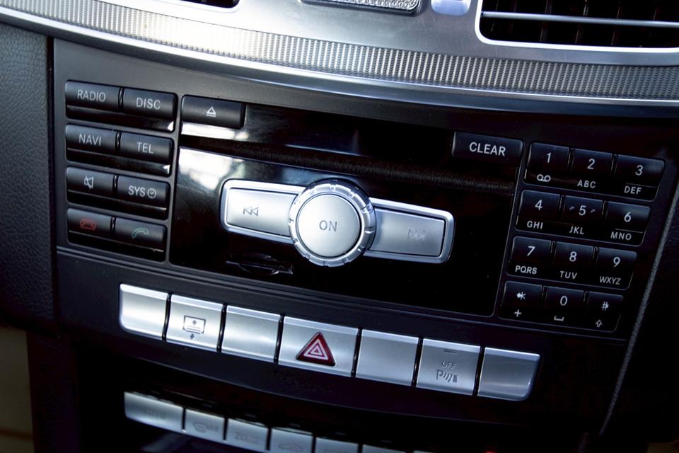 ขยับมาขับเบนซ์ในราคาสุดคุ้ม! Mercedes-Benz E300 BlueTEC Hybrid W212 AT 2016 ✨ รูปที่ 14