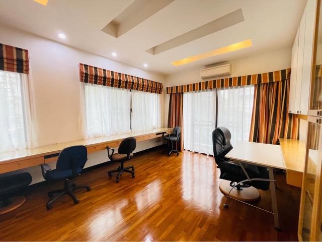 MHR101 พื้นที่กว้างขวาง 450 ตร.ม. จอดรถได้ 6 คัน! ให้เช่าบ้านเดี่ยวรัชดา 32 ฟังก์ชันครบ 4 นอน 4 น้ำ พร้อมห้องแม่บ้าน สภาพสวยพร้อมอยู่สิ้นเดือน พ.ค. นี 6