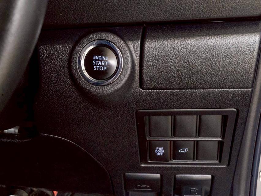 Toyota Fortuner 2.4V 2WD  ปี จด 2017 19