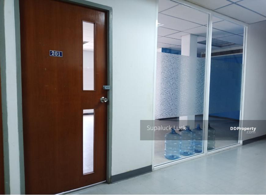 ให้เช่าพื้นที่ 25 ตารางเมตร (ชั้น 2) ติดถนนสุขุมวิท ห่างจาก BTS อุดมสุข เพียง 250 เมตร 2