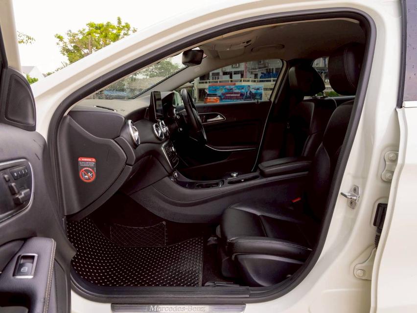 ขาย Benz Gla200 1.6Urban ปี16 14
