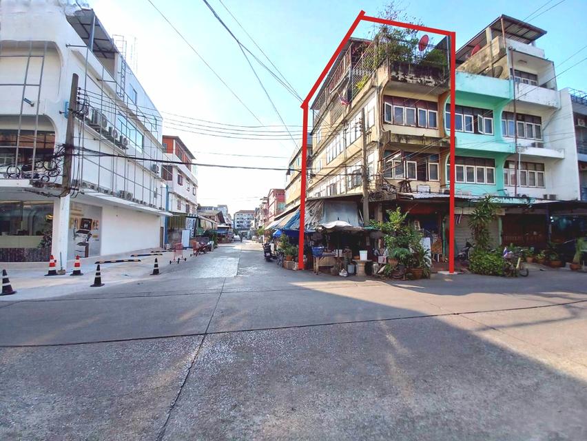 อาคารพาณิชย์ ซ.ลาดพร้าว 62 หลังมุม เข้าซอยเพียง 100 เมตร ใกล้ MRT โชคชัย 4 ทำเลดี จอดรถได้ ถนนกว้าง 3
