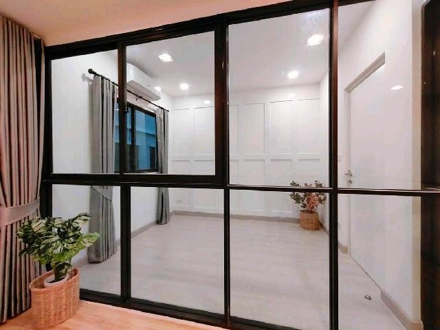รามอินทรา3-7 MRT ลาดปลาเค้า 1.6 กม.ให้เช่าทาวน์โฮมหรู 3 ชั้น ทำเลดี 20 ตร.วา.160 ตร.ม.4 นอน เฟอร์พอตัว เซ็นทรัล รามอินทร 4