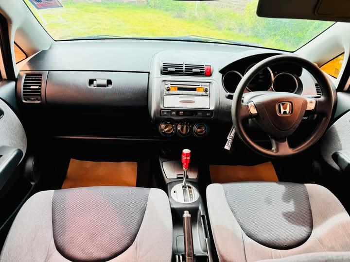 Honda Jazz ปี 2004 สภาพดี 7