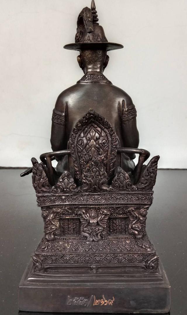 483.พระบรมรูปหล่อสมเด็จพระเจ้าตากสินมหาราช ทรงประทับนั่งบัลลังก์ รูปที่ 11