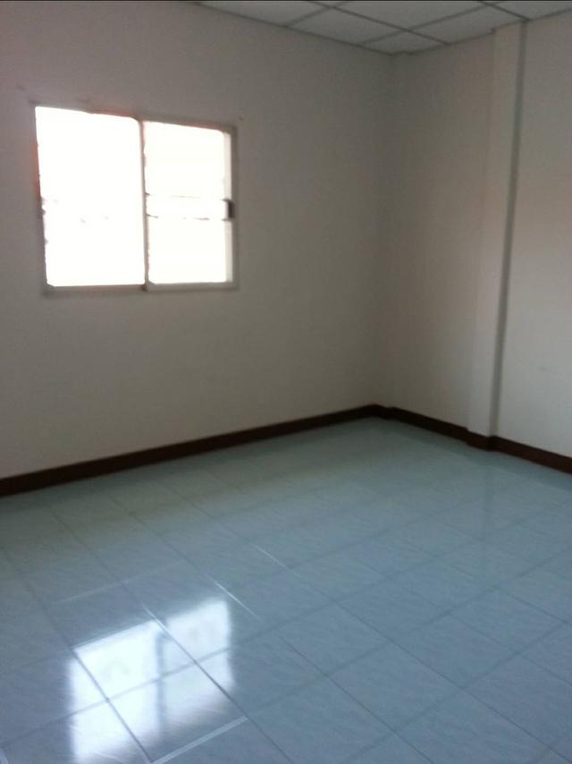 ให้เช่า ทาวน์เฮ้าส์ 2ชั้น 7,500/เดือน หมู่บ้านอรุณทอง 5 เพชรเกษม กรุงเทพ โทร 086 319 1915