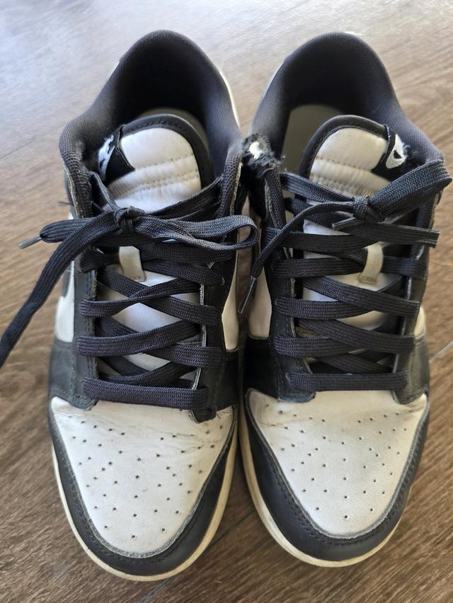 ð āļāļēāļĒāļĢāļāļāđāļāđāļē Nike āļĄāļ·āļāļŠāļāļ ð āļĢāļļāđāļ : Nike Dunk Low ð āđāļāļŠāđ : US 9 / EU 42.5 / 27 cm ðĻ āļŠāļĩ : āļāđāļē-āļāļēāļ§ / āļāļģ-āļāļēāļ§ āļŠāļ āļēāļ : āļĄāļ·āļāļŠāļāļ āđāļŠāđāļāđāļāļĒ āļĒāļąāļāļŠāļ§āļĒāļāļĒāļđāđ āļāļ·āđāļāļāļĩ āđāļŠ āļĢāļđāļāļāļĩāđ 5