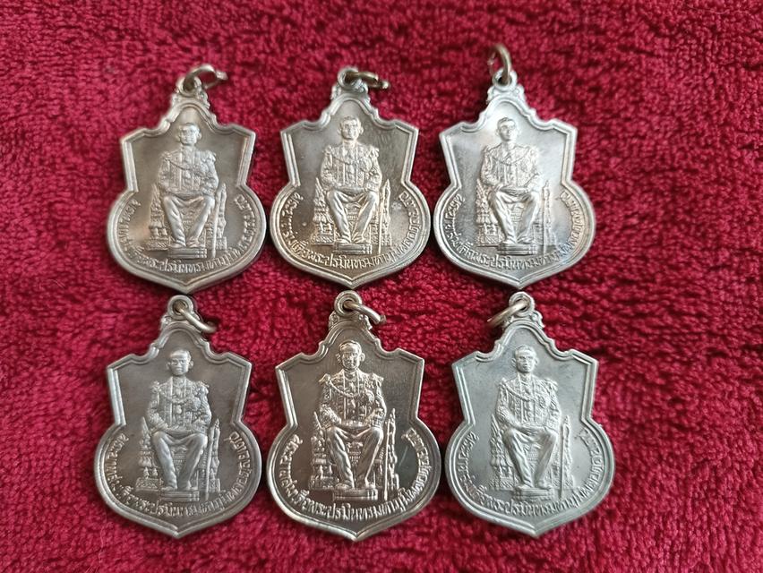 เหรียญทรงเสมา นั่งบัลลังก์ ปี ๒๕๓๙ ในหลวง ร.๙ ครองราชสมบัติครบ ๕๐ ปี