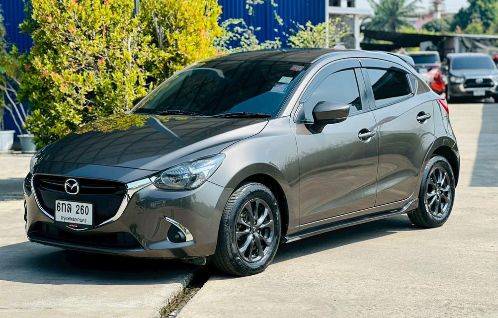 รถบ้านเข้าใหม่ สวย เดิม เข้าศูนย์ตลอด วารันตีหลังการขาย #MAZDA 2 Skyactiv 1.3 High Connect ปี2017จด2018 สีน้ำตาลเข้ม เกีรย์ออโต้ เครื่องเบนซิน ราคา