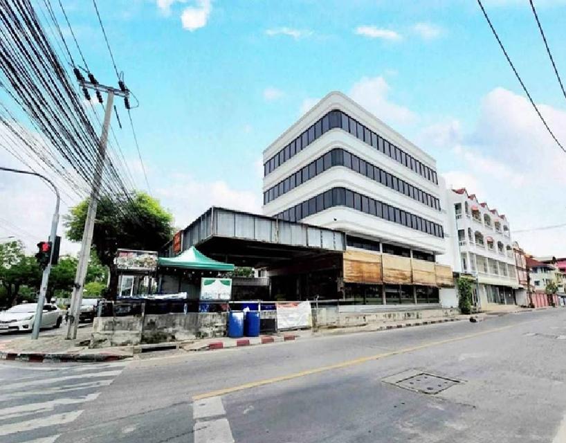 ให้เช่าอาคาร / อาคารสำนักงาน 5 ชั้น / โชว์รูม / ริมถนนเฉลิมพระเกียรติ เขตประเวศ / เหมาะเป็นโชว์รูม , สำนักงาน , ทำ Airbnb ได้ , อื่น ๆ 1