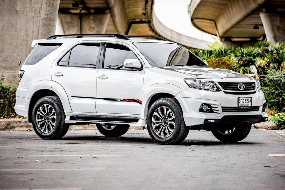 TOYOTA FORTUNER TRD 3.0V 4WD เกียร์ออโต้ ปี 2015 สีขาว ของแต่งหลายแสน 4