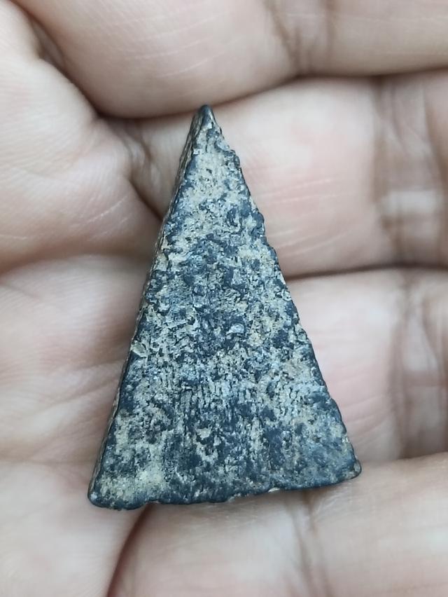 พระนางพญาเนื้อดำเข่าตรง พิษณุโลก พระองค์ดำ หายาก 2