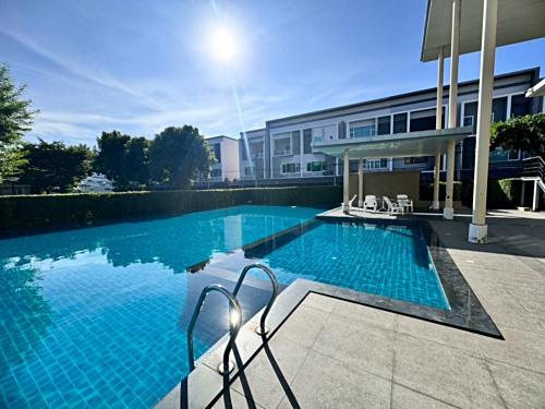 ให้เช่าทาวน์เฮ้าส์ หมู่บ้านดิเอ็กซ์คลูซีฟ พัฒนาการ44 ใกล้ BTS หัวหมาก พร้อมเข้าอยู่ 15 ธันวาคม 68 (N.1485) 2