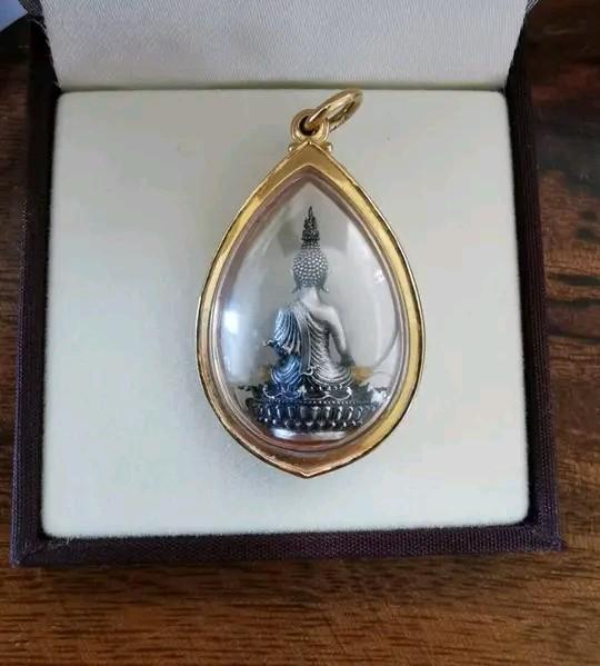 พระพุทธเลี่ยมทอง