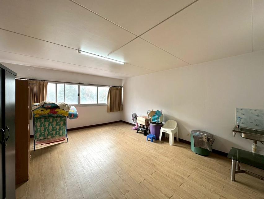 ขายต่ำกว่าราคาประเมิน !!  ป๊อปปูล่าคอนโด ตึก T10 ชั้น 2 วิวนอก ไม่มีตึกบัง ลมเย็น มีลมตลอด 4