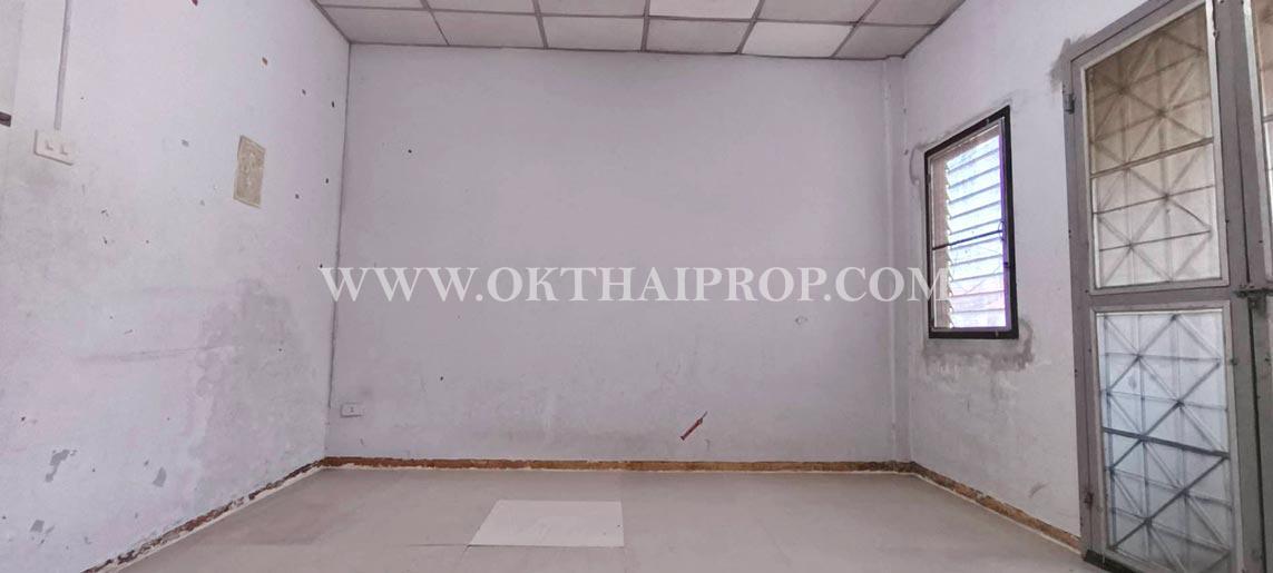 ทาวน์เฮ้าส์ หมู่บ้านเอเชียโฮมทาวน์ 1-3 ถนนบางกรวย-ไทรน้อย 6