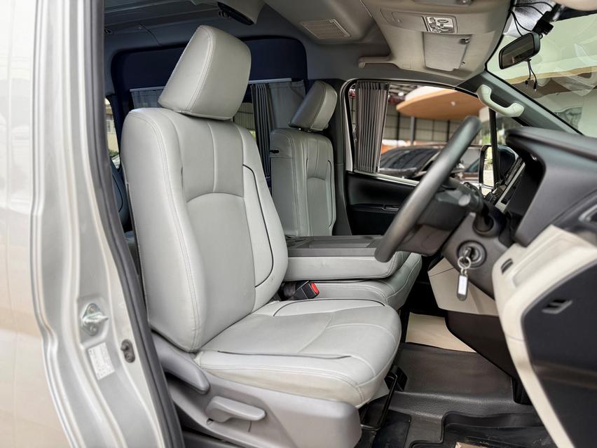 TOYOTA COMMUTER 2.8 2020   10