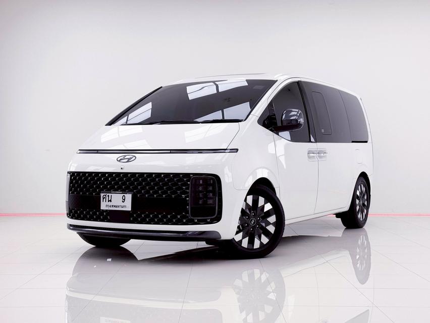 HYUNDAI STARIA 2.2 PREMIUM 2022 สีขาว