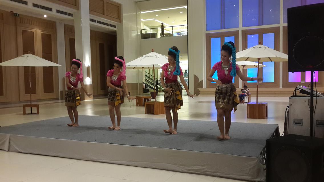 รับงานการแสดงวัฒนธรรมไทยพร้อมการแสดงโชว์ครบวงจร