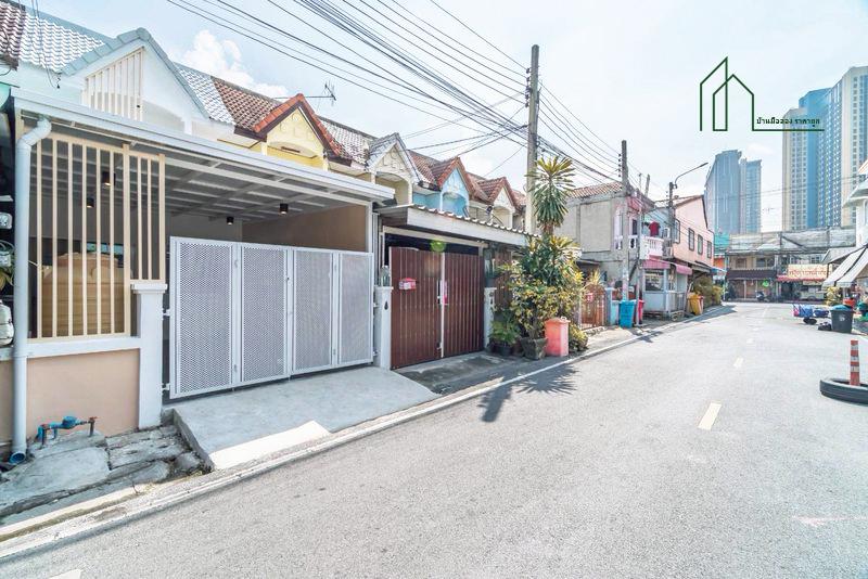 หมู่บ้านรัตนาธิเบศร์ บางใหญ่ หน้าหมู่ติดรถไฟฟ้า สถานีตลาดบางใหญ่ 2