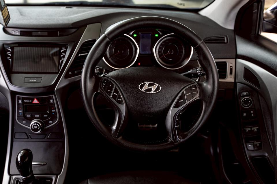 Hyundai Elantra 1.8 รุ่นท๊อป ปุ่มสตาท์ ปี 2015 สีน้ำเงิน เกียร์ออโต้   16