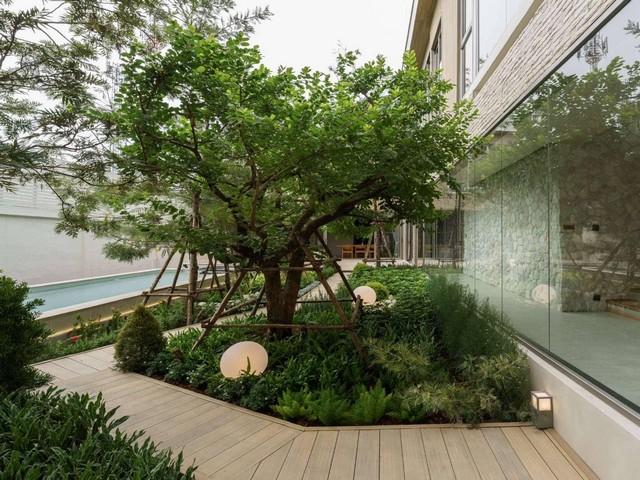 ขายบ้านเดี่ยวสร้างใหม่ 125 ตรว 5 ห้องนอน พร้อมสระว่ายน้ำ สวนขนาดใหญ่ ทำเลริมถนนใหญ่ ถนนสิรินธร ใกล้ทางด่วน ติดสถานีรถไฟฟ