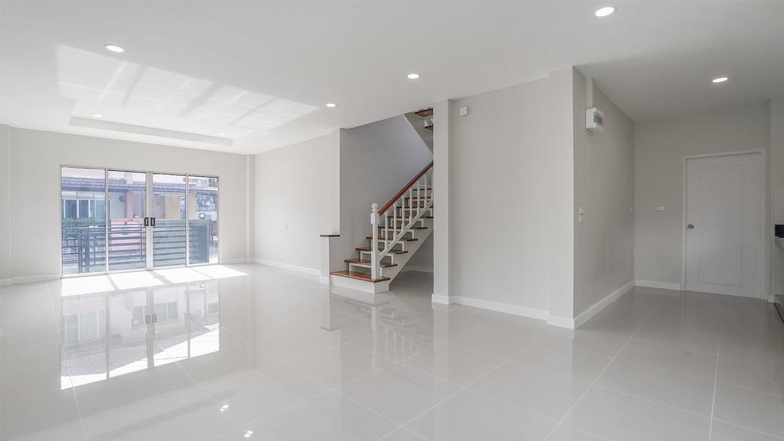 +ขายบ้านมือสองตกแต่งใหม่ หลังมุม โครงการ กฤษดา ลากูน ปิ่นเกล้า – พระราม 5 (Krisada Lagoon Pinklao Rama 5) เนื้อที่ 54.1 ตร.ว.ใกล้จุดขึ้นทางด่วนศรีรัช 7