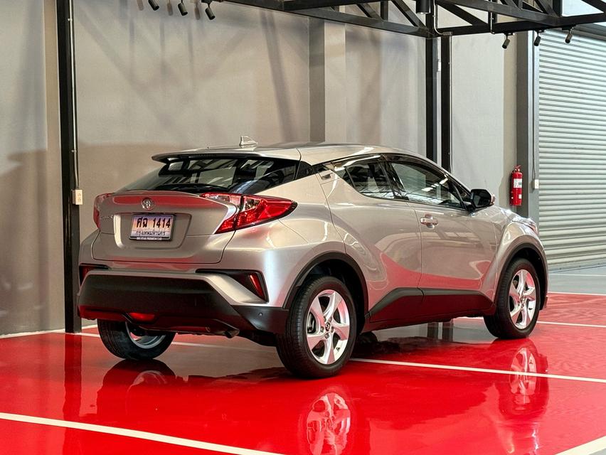 2019 TOYOTA CHR 1.8 MID รุ่น TOP เบนซิน รถมือเดียวออกป้ายแดง รถวิ่งน้อย สภาพป้ายแดง รถไม่เคยมีอุบัติเหตุครับ รูปที่ 3