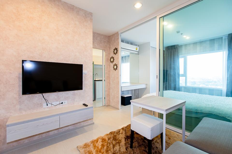 ❤️ BTS-Front 1-Bedroom Condo with Amazing Rooftop River Views | Ideal for Living or Investment 🏙️ 2