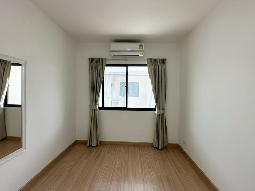 นาทีทองขายขาดทุน !!  J GRAND สาทร-กัลปพฤกษ์ ทาวน์โฮม 3 ชั้น หน้าบ้านไม่ชนใคร ติดถนนใหญ่กัลปพฤกษ์ เข้าออกสาทรสะดวก ใกล้รถไฟฟ้า MRT สายสีน้ำเงิน สถานีหล 17