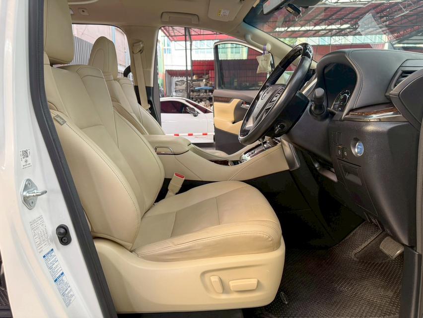 TOYOTA ALPHARD 2.5 HYBRID E-FOUR ปี2022 11