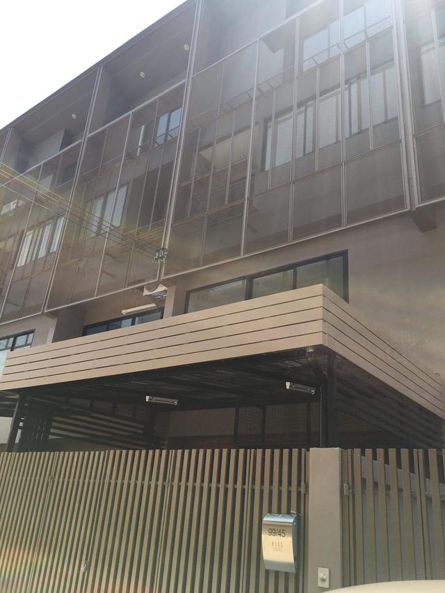 ให้เช่าบ้านใหม่ทั้งหลัง 3 ชั้น ครึ่งสไตล์ Loft Modern เพดานสูง พร้อมเฟอร์ 3 นอน 3 น้ำ บนถนนแจ้งวัฒนะ ใกล้รร. นานาชาติ ใกล้บีทีเอส สามัคคี สายชมพู 1
