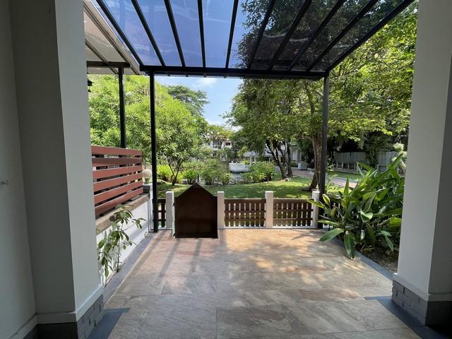 ให้เช่าบ้านเดี่ยว 3 ชั้น 4 ห้องนอน ซอยวิภาวดี 20 ใกล้ MRT ลาดพร้าว รัชดา หลังบ้านวิวน้ำพุ เเละสวนของหมู่บ้าน 7