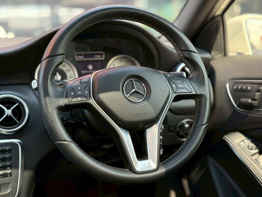 ปี 2014 BENZ A-CLASS, A180 โฉม W176 ปี12-19 สีขาว เครื่องยนต์เบนซิน 1.6 ลิตร 10