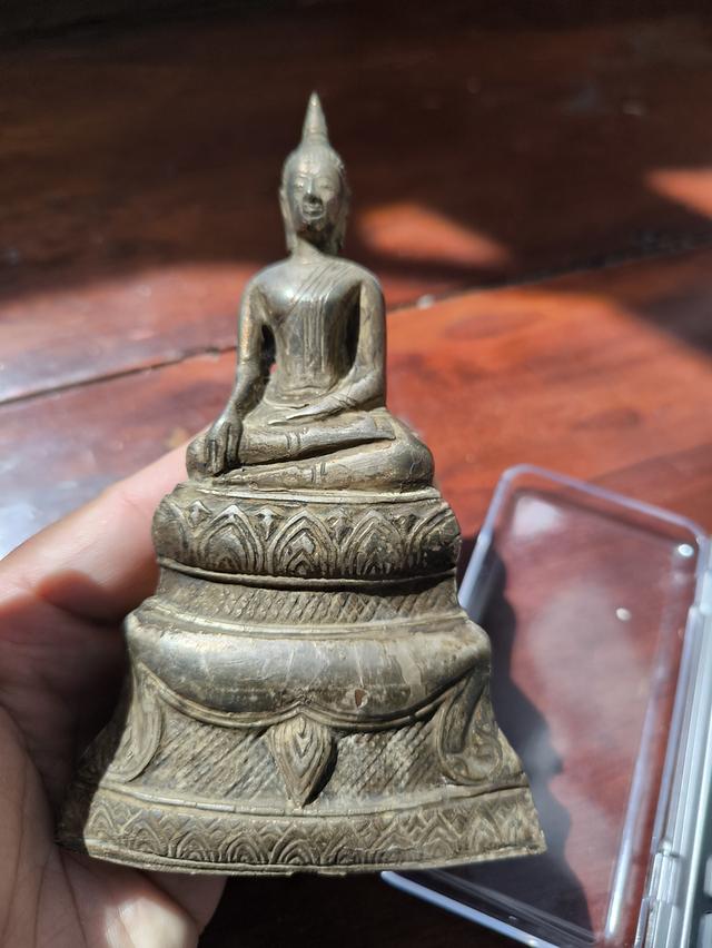 พระบูชาเก่า องค์เป็นเงิน