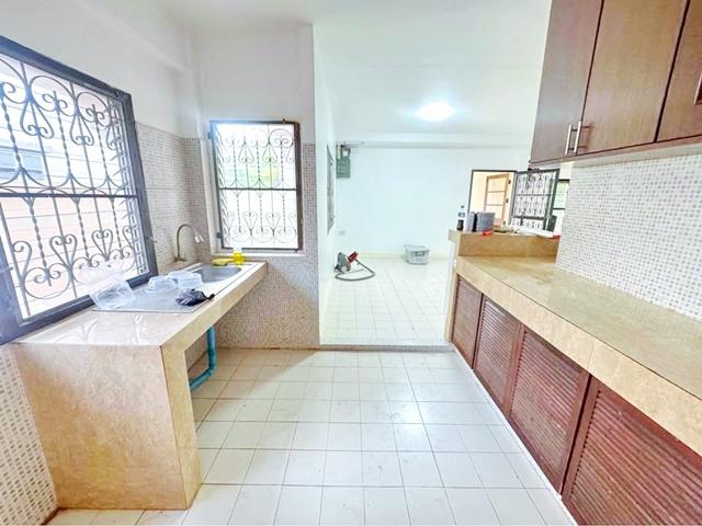 MRT น้อมเกล้า 2 กม.รามคำแหง 148-152 ใหม่ทั้งหลัง 95ตร.วา.รร.นานาชาติฮีทฟิลด์ 2.1 กม. ตลาดซีรอ 700ม.ให้เช่าบ้านเดี่ยว 2 ช 5