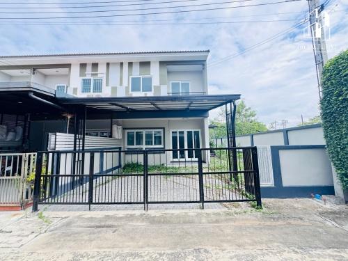 ขายทาวน์เฮ้าส์หลังมุม หมู่บ้านซื่อตรง โคซี่  บางบัวทอง ราคา 2.69 ล้านบาท (ฟรีโอน) 1