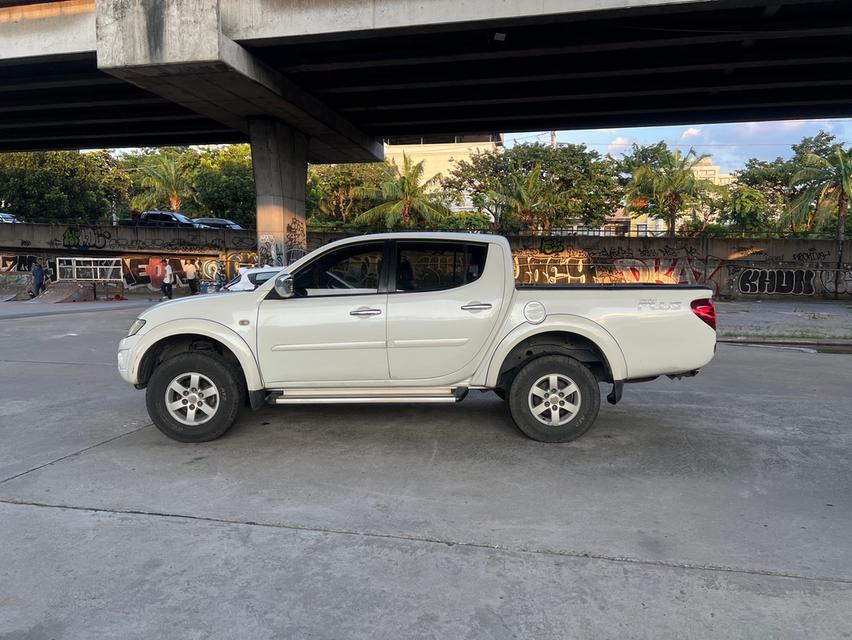 ขายรถ Mitsubishi Triton 2.4 Plus 4 ประตู ปี 2012 สีขาว เกียร์ธรรมดา 7