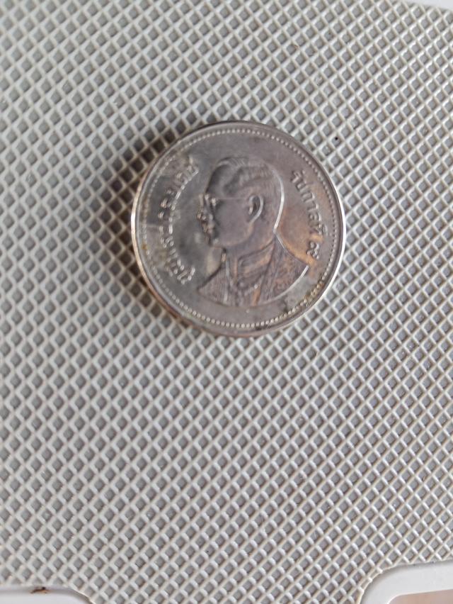เหรียญ 2 บาทหมุนเวียนปี 49 สีเงินสภาพใช้งาน