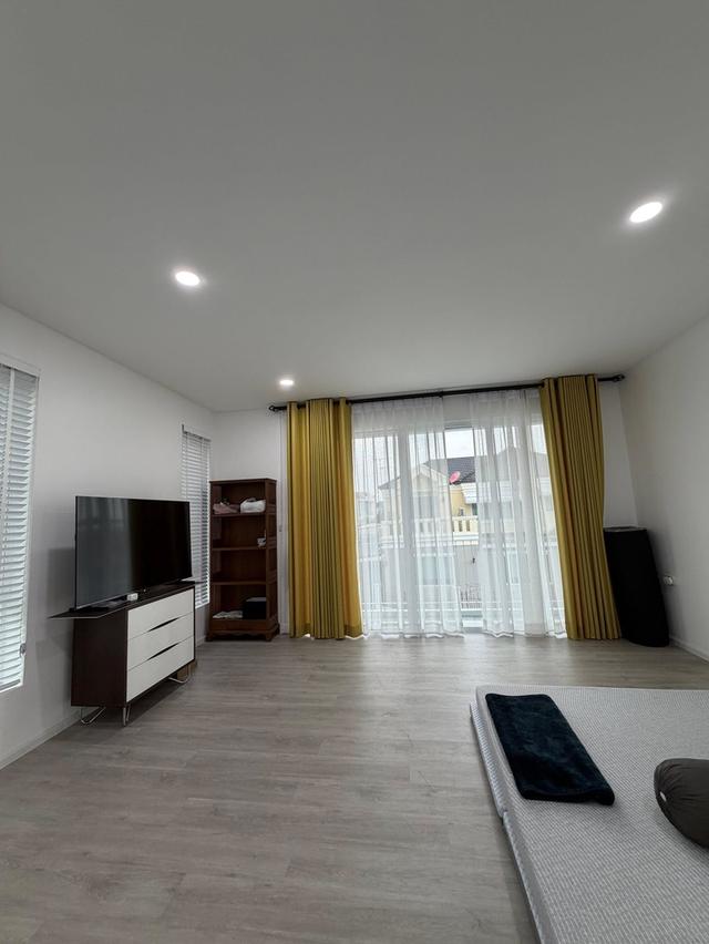 บ้านหรู สไตล์โมเดิร์นเรือนคู่ บ้านเดี่ยวสร้างใหม่ทั้งหลัง ย่านพุทธมณฑลสาย 3 5