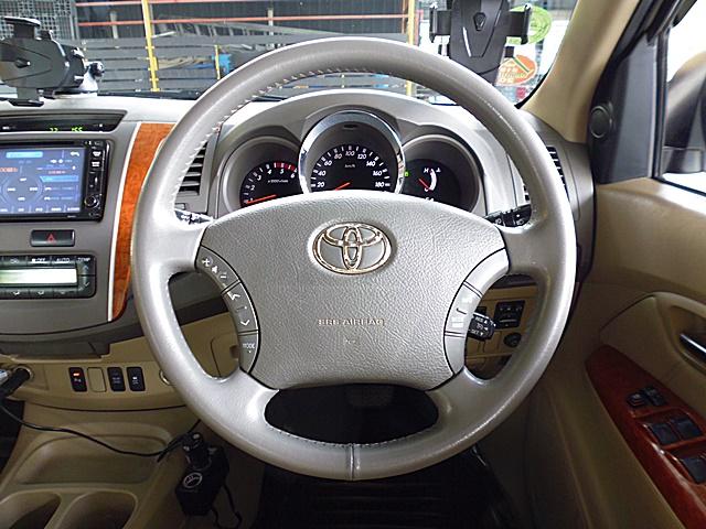 2010 TOYOTA FORTUNER 3.0V เครื่องVGS TURBO ออโต้ ดีเซล รถบ้านสวยจัดน๊อตไม่ขยับ เจ้าของขายเอง ซื้อสดไม่มีVAT  11