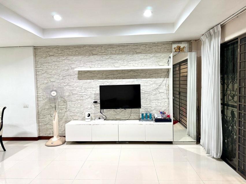 ขายด่วนทาวน์เฮ้าส์ 3 ชั้นมือสอง ทำเลดี ใจกลางรัชดา-ห้วยขวาง ใกล้รถไฟฟ้าสายสีน้ำเงินสถานีสุทธิสาร The Street รัชดา และโรงพยาบาล เปาโล โชคชัย 4 4