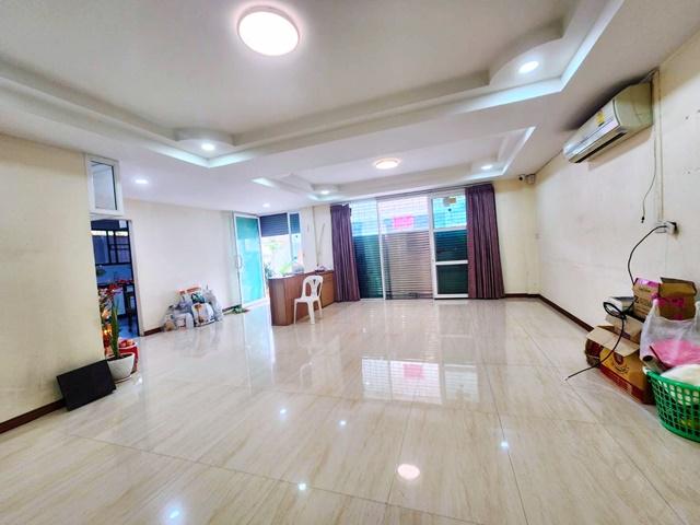 ทำเลรัชดา ห้วยขวาง 7-Eleven ลดราคา 45% ประชาราษฎร์บำเพ็ญ10-19 50ม.ที่จอดรถรอบอาคาร 5 คัน ให้เช่าอาคารออฟฟิศ 5 ชั้น 765ตร 7