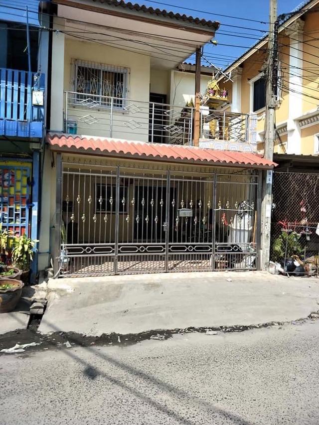ขายบ้านทาว์นเฮ้าส์พร้อมผู้เช่า (ร้านขายยา)